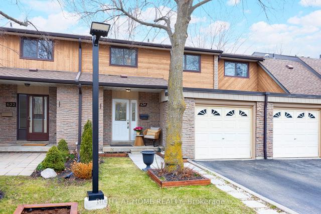 624 Forestwood Cres, Townhouse with 4 bedrooms, 2 bathrooms and 2 parking in Burlington ON | Image 1