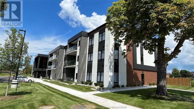 140 Main Street East Unit# 102, Condo with 2 bedrooms, 2 bathrooms and null parking in Kingsville ON | Card Image