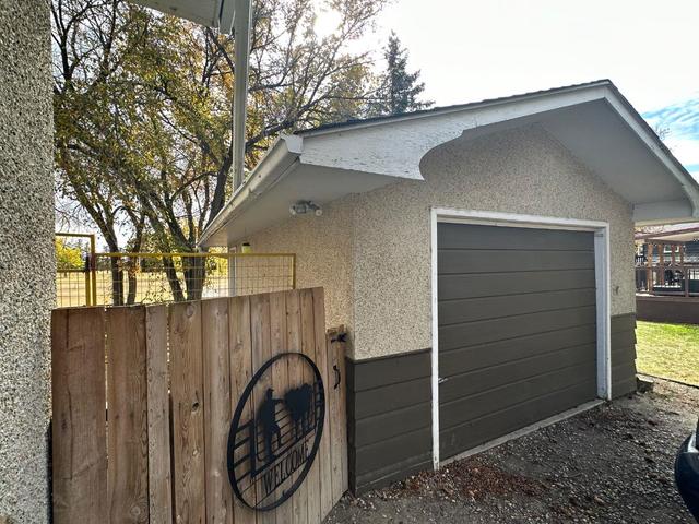 505 4 Street S, House detached with 2 bedrooms, 2 bathrooms and 2 parking in Vulcan AB | Image 34