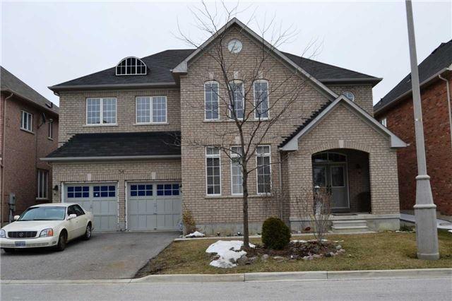 34 Castlegate Blvd, House detached with 4 bedrooms, 4 bathrooms and 2 parking in Brampton ON | Image 1