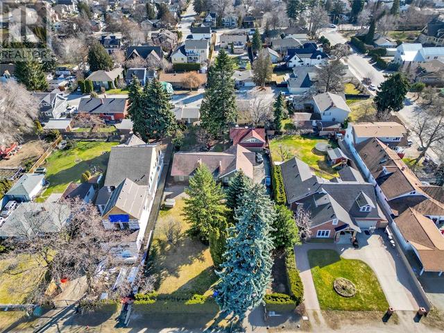 2065 Long Street, House detached with 3 bedrooms, 3 bathrooms and 12 parking in Kelowna BC | Image 35