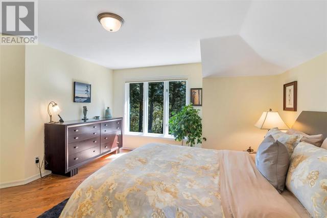 4533 Pheasantwood Terr, House detached with 3 bedrooms, 3 bathrooms and 6 parking in Saanich BC | Image 41