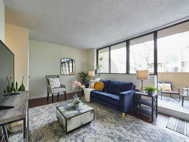 318 - 665 Kennedy Rd, Townhouse with 3 bedrooms, 2 bathrooms and 1 parking in Toronto ON | Image 1