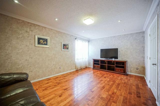 94 Radwell Cres, House semidetached with 3 bedrooms, 3 bathrooms and 3 parking in Toronto ON | Image 23