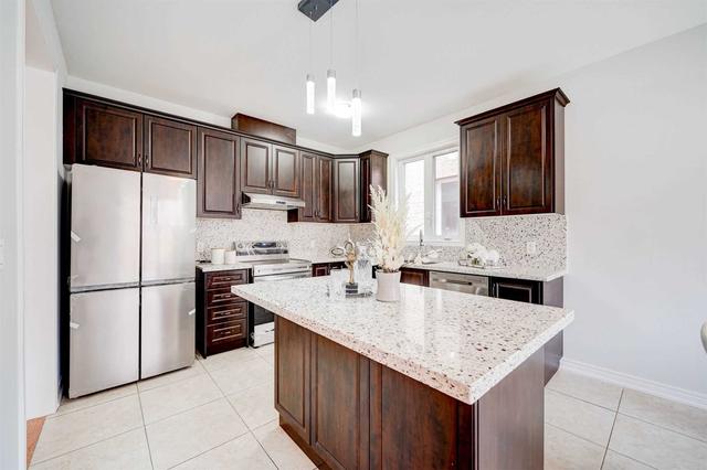 8 Amaretto Crt, House detached with 4 bedrooms, 4 bathrooms and 4 parking in Brampton ON | Image 9