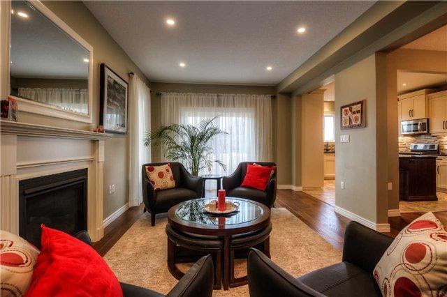 317 Carriage Way N, House detached with 3 bedrooms, 3 bathrooms and 2 parking in Waterloo ON | Image 4