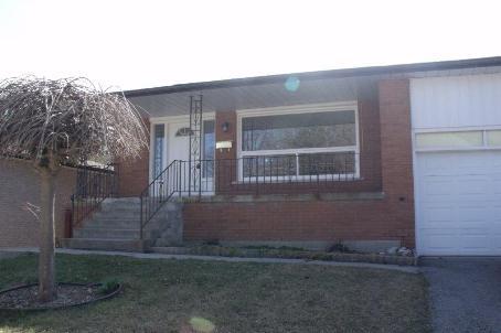 242 Anne St, House detached with 3 bedrooms, 2 bathrooms and 2 parking in Barrie ON | Image 2
