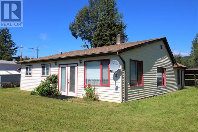3322 5th Street, House detached with 3 bedrooms, 1 bathrooms and null parking in Houston BC | Image 3