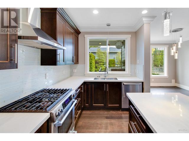 1819 St. Andrews Avenue, House detached with 5 bedrooms, 4 bathrooms and 2 parking in North Vancouver BC | Image 6
