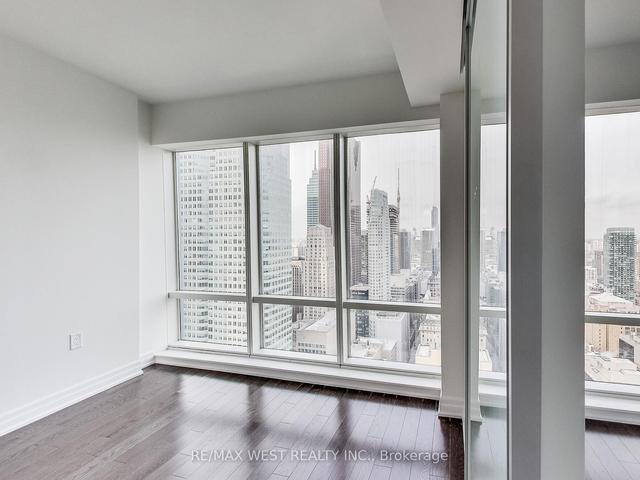 4407 - 8 The Esplanade Ave, Condo with 2 bedrooms, 2 bathrooms and 1 parking in Toronto ON | Image 9
