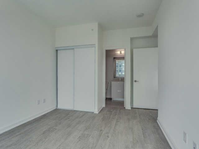 2708 - 9 Bogert Ave, Condo with 2 bedrooms, 2 bathrooms and 1 parking in Toronto ON | Image 9