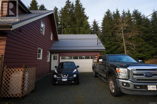 5950 Beaver Harbour Rd, House detached with 3 bedrooms, 3 bathrooms and 2 parking in Port Hardy BC | Card Image