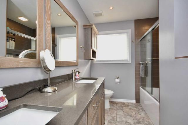 24 Mcconkey Pl, House detached with 3 bedrooms, 2 bathrooms and 4 parking in Barrie ON | Image 4