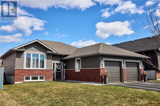 34 Meadowgreen Drive, House detached with 4 bedrooms, 3 bathrooms and null parking in Greater Sudbury ON | Image 1