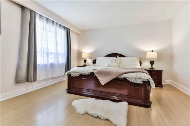 6 Restwell Cres, House detached with 4 bedrooms, 3 bathrooms and 4 parking in Toronto ON | Image 11