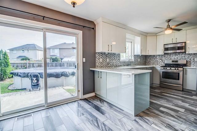 1082 Whistler Cres, House detached with 4 bedrooms, 3 bathrooms and 4 parking in Windsor ON | Image 2