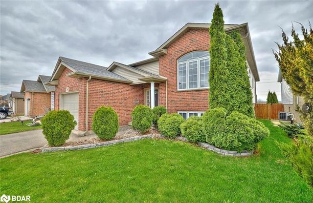 7184 Kelly Drive, House detached with 5 bedrooms, 3 bathrooms and 3 parking in Niagara Falls ON | Image 2