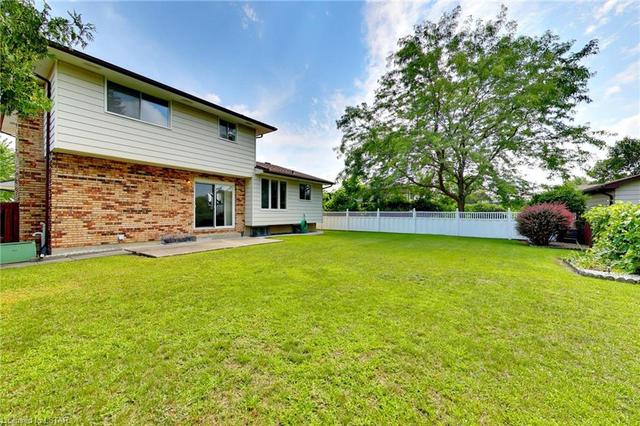277 Twin Lakes Drive, House detached with 4 bedrooms, 1 bathrooms and 4 parking in Sarnia ON | Image 40