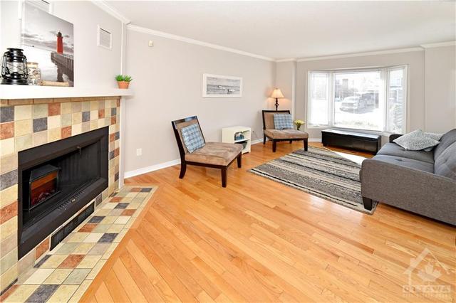 1114 St Germain Crescent, House detached with 3 bedrooms, 2 bathrooms and 3 parking in Ottawa ON | Image 6