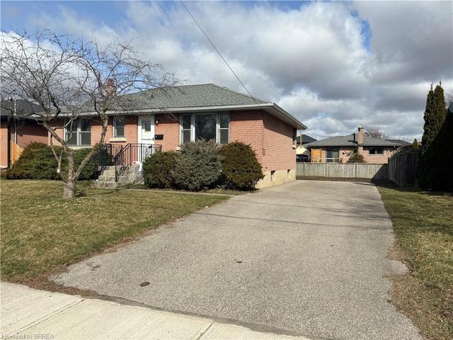 8 Albemarle Street, House detached with 3 bedrooms, 2 bathrooms and 3 parking in Brantford ON | Image 1