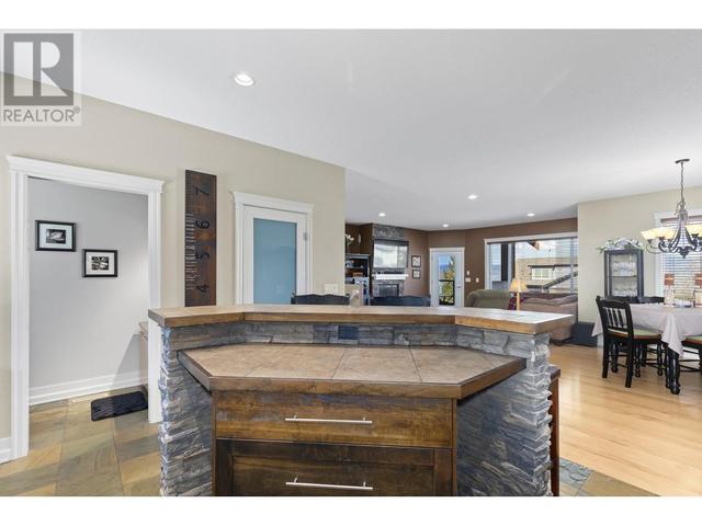808 Kuipers Crescent, House detached with 4 bedrooms, 3 bathrooms and 2 parking in Kelowna BC | Image 16