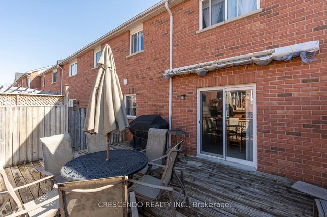 296 Marble Pl, House attached with 3 bedrooms, 3 bathrooms and 3 parking in Newmarket ON | Image 9