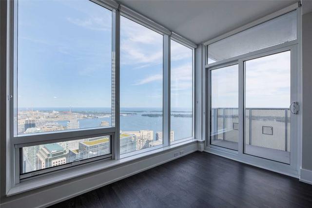 5705 - 10 York St, Condo with 2 bedrooms, 2 bathrooms and 1 parking in Toronto ON | Image 18