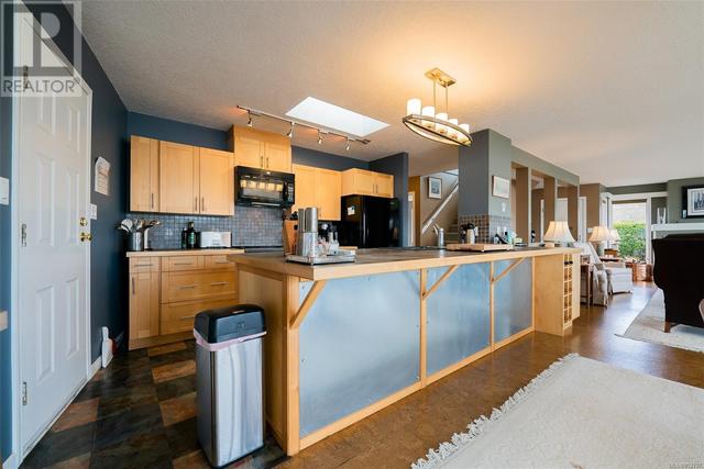 1300 Seaview Pl, House detached with 3 bedrooms, 3 bathrooms and 2 parking in Nanaimo BC | Image 7
