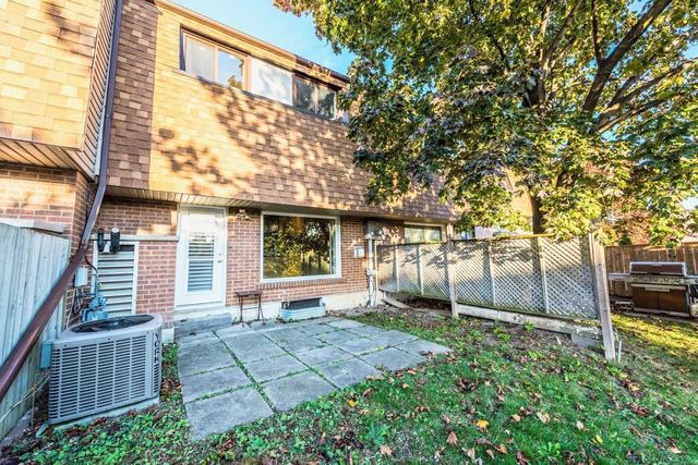 3 - 1051 Cedarglen Gate, Townhouse with 3 bedrooms, 3 bathrooms and 2 parking in Mississauga ON | Image 23