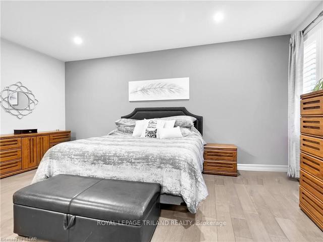 1269 Thornley St, House detached with 2 bedrooms, 2 bathrooms and 4 parking in London ON | Image 11