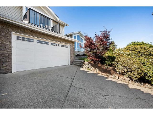 36071 Southridge Place, House detached with 4 bedrooms, 3 bathrooms and 6 parking in Abbotsford BC | Image 3