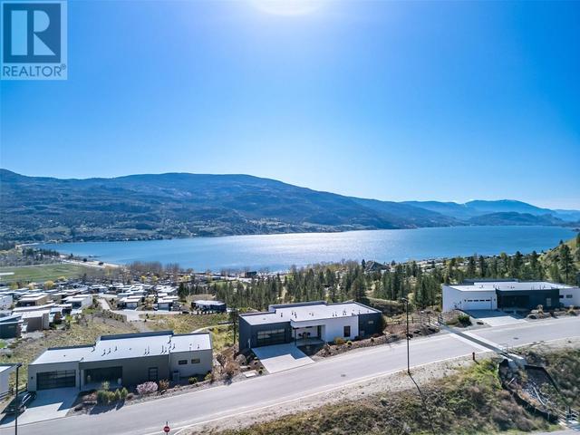 132 Skaha Hills Drive, House detached with 3 bedrooms, 2 bathrooms and 2 parking in Penticton 1 BC | Image 3
