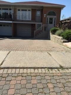 2421 Whaley Dr, House semidetached with 3 bedrooms, 2 bathrooms and 4 parking in Mississauga ON | Image 1