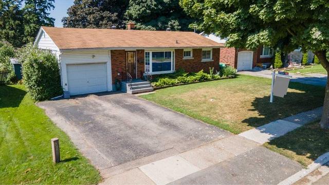 4599 Nancy Dr, House detached with 3 bedrooms, 2 bathrooms and 3 parking in Niagara Falls ON | Image 1