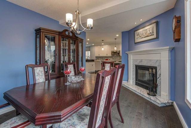 1403 Cobbler Lane, House detached with 4 bedrooms, 3 bathrooms and 5 parking in Oakville ON | Image 3