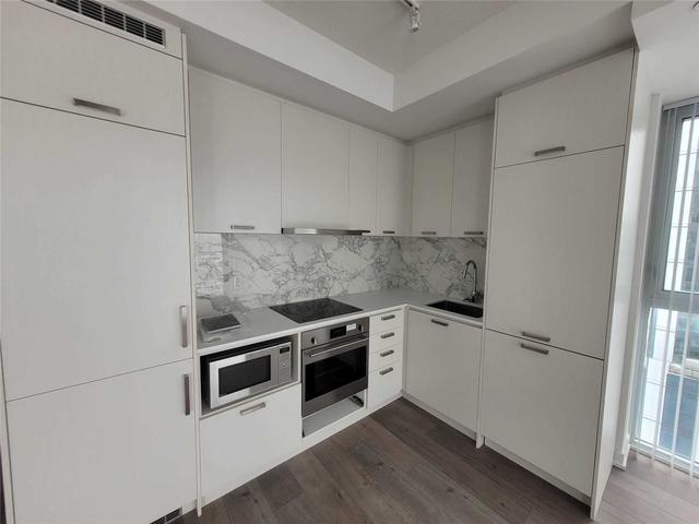 1702 - 10 Honeycrisp Cres, Condo with 2 bedrooms, 1 bathrooms and 1 parking in Vaughan ON | Image 10