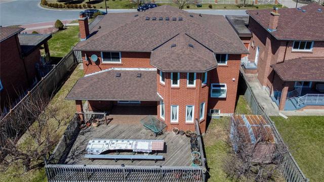 25 Ravenhill Cres, House detached with 4 bedrooms, 4 bathrooms and 12 parking in Markham ON | Image 12