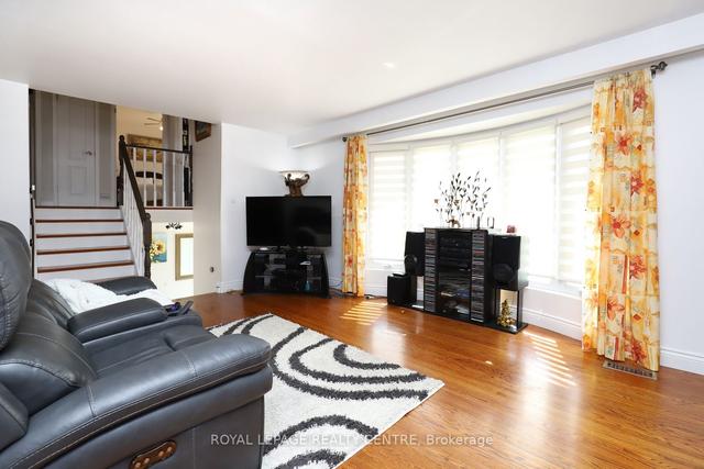 32 Coniston Ave, House detached with 3 bedrooms, 2 bathrooms and 5 parking in Brampton ON | Image 7