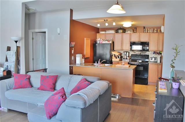 c - 170 Waterbridge Drive, Condo with 2 bedrooms, 1 bathrooms and 2 parking in Ottawa ON | Image 9