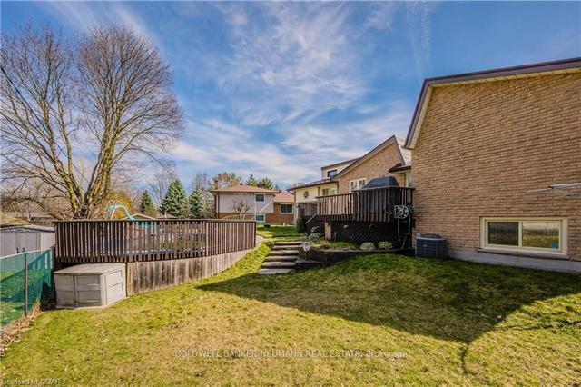 25 Columbus Cres, House detached with 3 bedrooms, 3 bathrooms and 4 parking in Guelph ON | Image 32