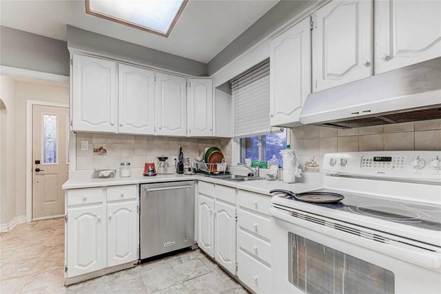 33 Orlando Blvd, House detached with 3 bedrooms, 2 bathrooms and 4 parking in Toronto ON | Image 4