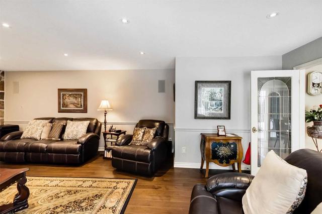 591 Dundas St E, House detached with 4 bedrooms, 3 bathrooms and 12 parking in Hamilton ON | Image 19
