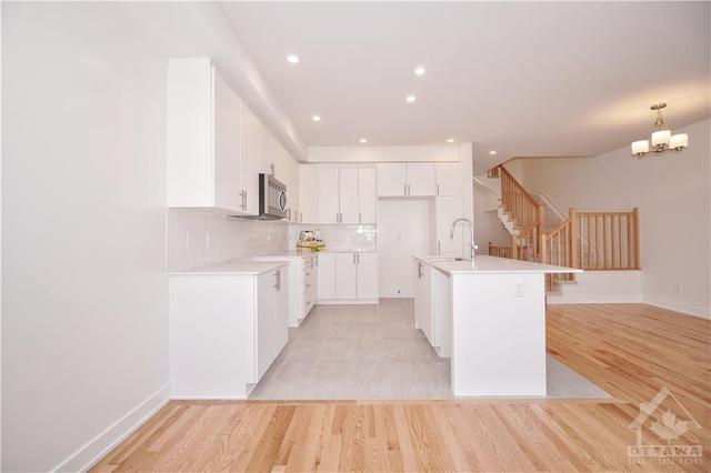 54 Heirloom Street, Townhouse with 3 bedrooms, 3 bathrooms and 2 parking in Ottawa ON | Image 11