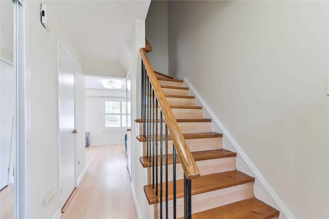 14 Scarfair Ptwy, House detached with 3 bedrooms, 4 bathrooms and 1 parking in Toronto ON | Image 9