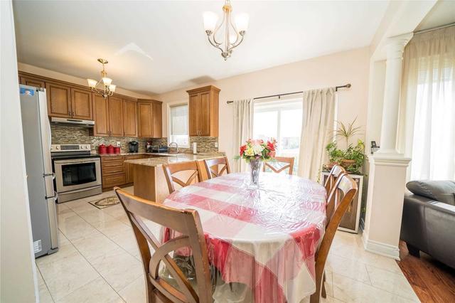 17 Sirius Cres, House detached with 5 bedrooms, 4 bathrooms and 5 parking in Toronto ON | Image 5