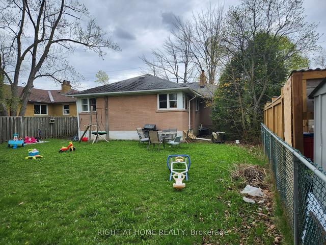 422 Drewry Ave N, House detached with 3 bedrooms, 2 bathrooms and 5 parking in Toronto ON | Image 14
