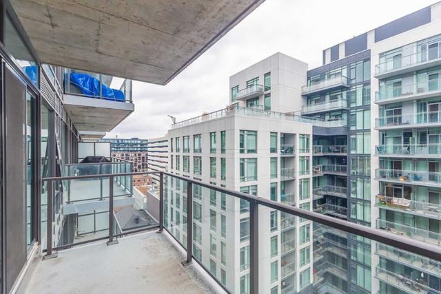 1010 - 111 Bathurst St, Condo with 2 bedrooms, 1 bathrooms and 1 parking in Toronto ON | Image 9
