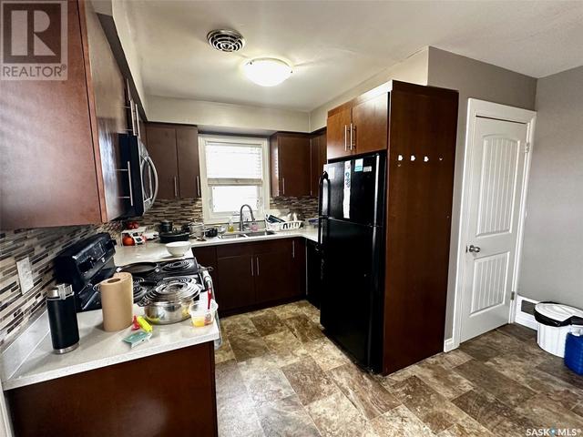 1605 Macpherson Avenue, House detached with 5 bedrooms, 2 bathrooms and null parking in Regina SK | Image 5