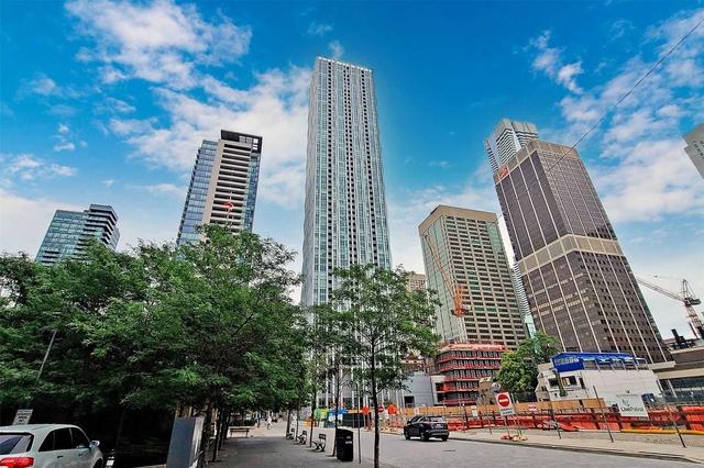 lph01 - 1 Yorkville Ave, Condo with 3 bedrooms, 4 bathrooms and 2 parking in Toronto ON | Image 1