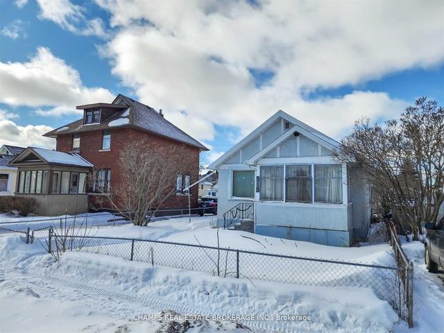 515 Vickers St S, House detached with 4 bedrooms, 1 bathrooms and 7 parking in Thunder Bay ON | Image 1